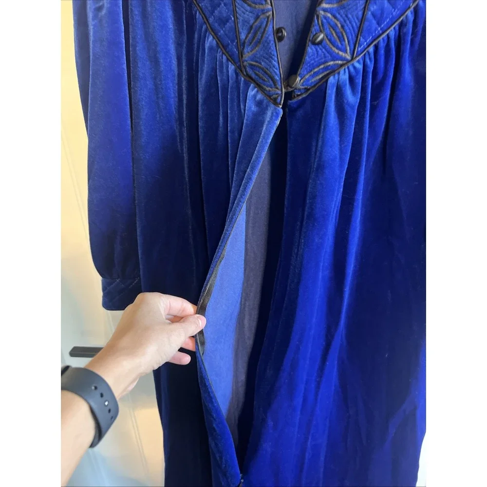 VTG Gilligan O' Malley Womens Blue Velvet Velour Bishop Sleeves Nightgown Robe L